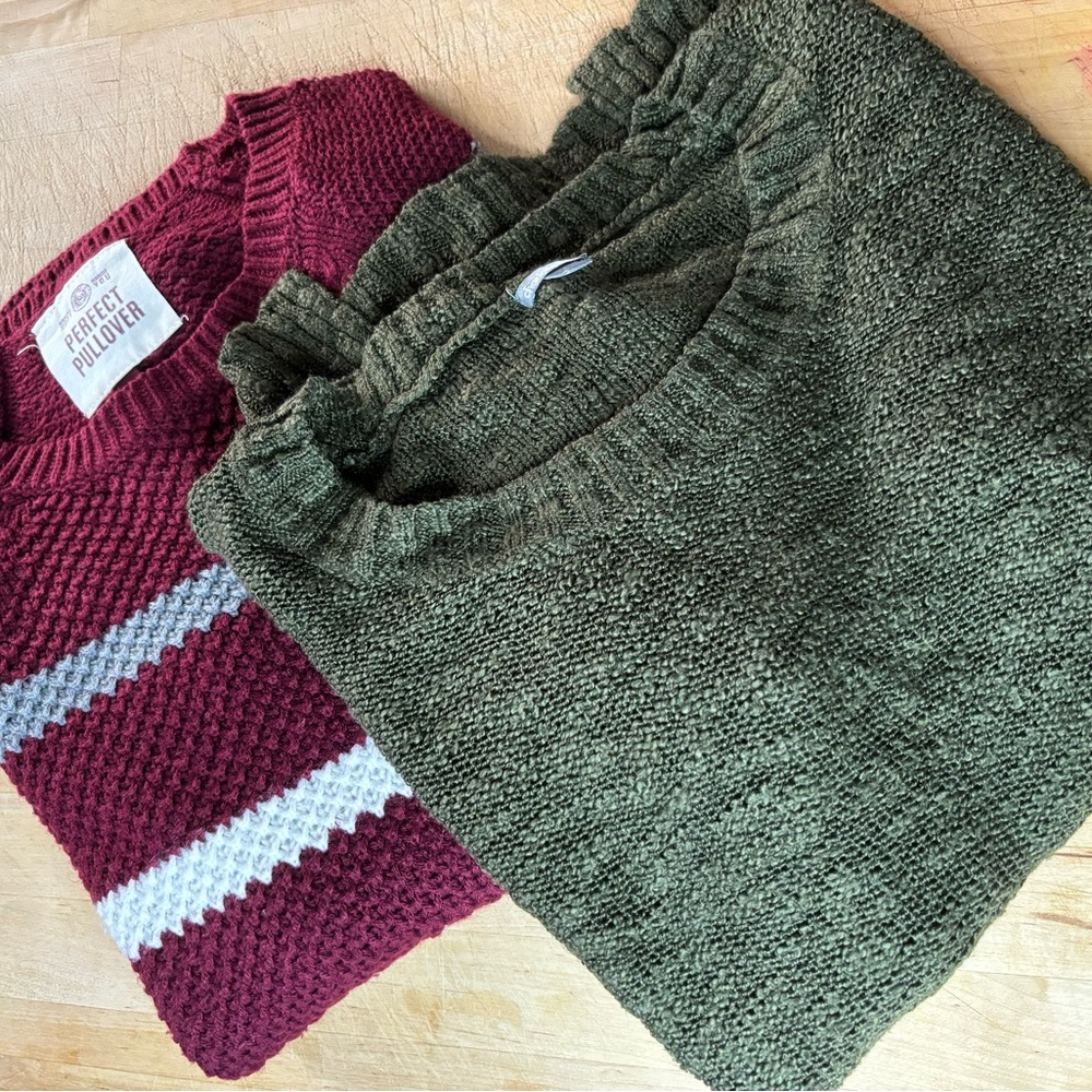 2 women sweaters size medium and small olive green and maroon
